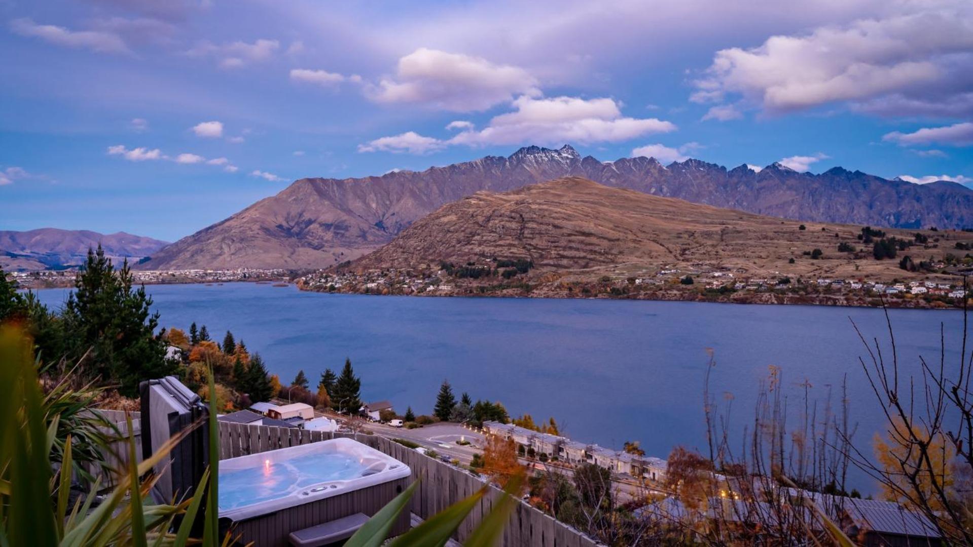 Tahuna Vista-Fire Place-Hot Tub -Free Parking -Bbq Queenstown Exterior photo